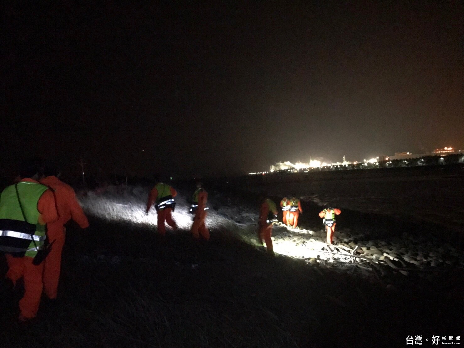 擴大巡邏勤務查覺治安死角,以彰顯在地海巡查緝不法及打擊犯罪的決心。(記者蘇榮泉拍攝)