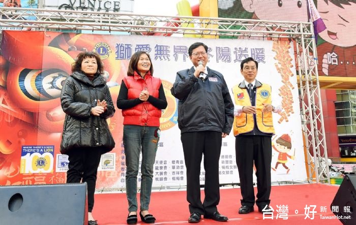 鄭市長表示，感謝國際獅子會將善款、善心及物資送到需要的家庭，能在寒冬感受到溫暖。