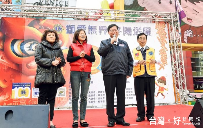 鄭市長表示,感謝國際獅子會將善款、善心及物資送到需要的家庭,能在寒冬感受到溫暖。