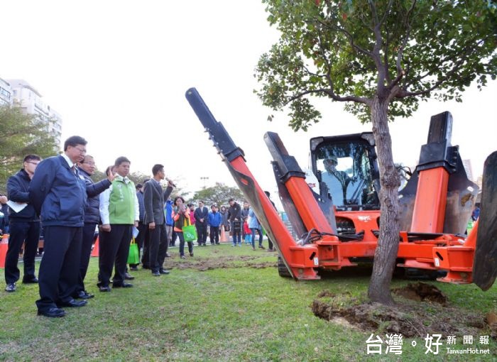 鄭市長表示,城市綠化及都市樹木管理的議題日益重要,為同仁帶來更多提升都市綠化、正確種樹的新觀念。