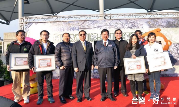 鄭市長表示,城市綠化及都市樹木管理的議題日益重要,為同仁帶來更多提升都市綠化、正確種樹的新觀念。