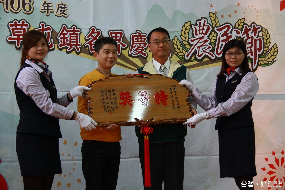 農友李文宏榮獲第二屆美栗南瓜特等獎。（記者扶小萍攝）