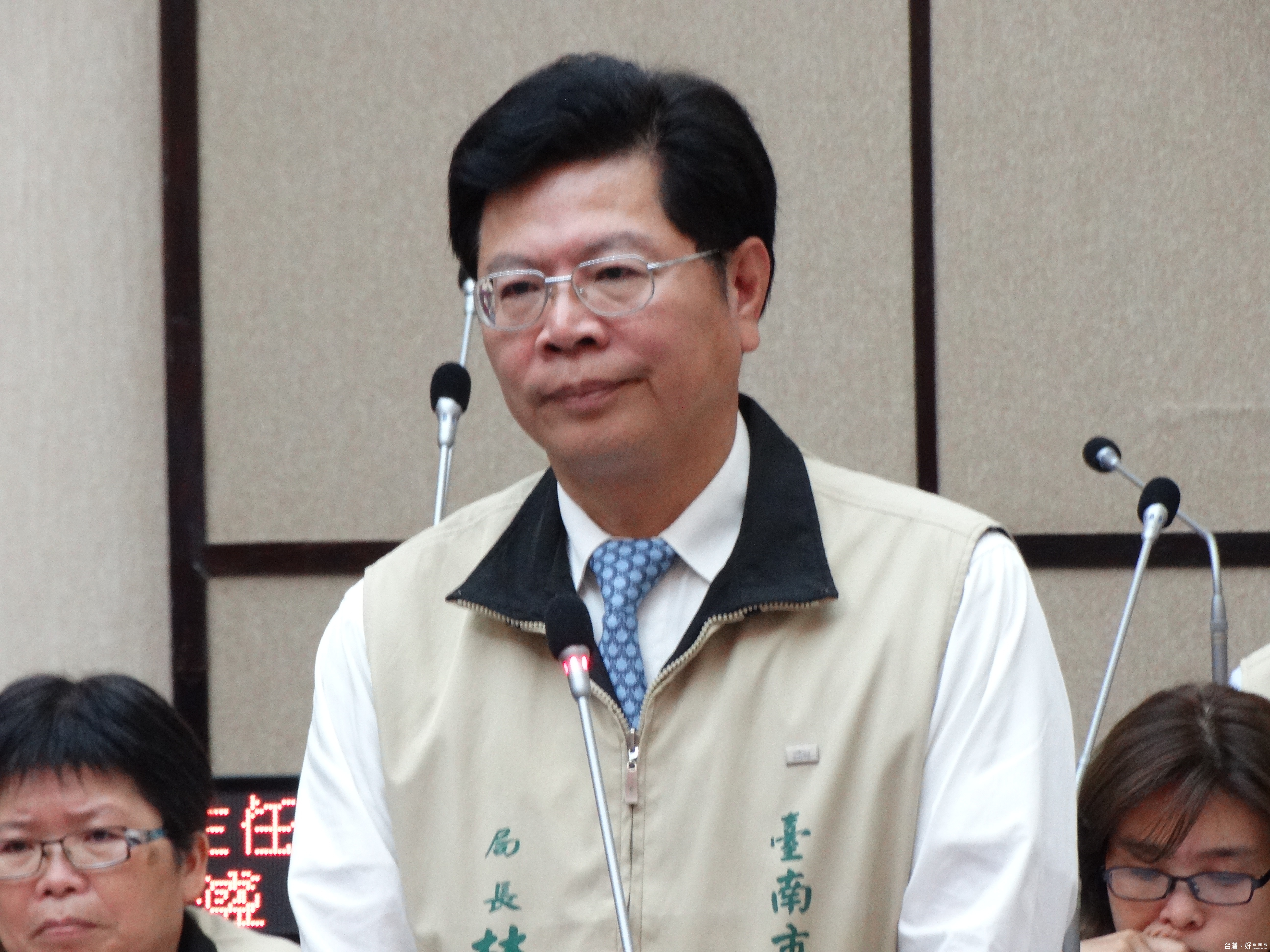 衛生局長林聖哲以「來得、去得」表達請辭心境,賴市長相當不捨,忍痛准辭。