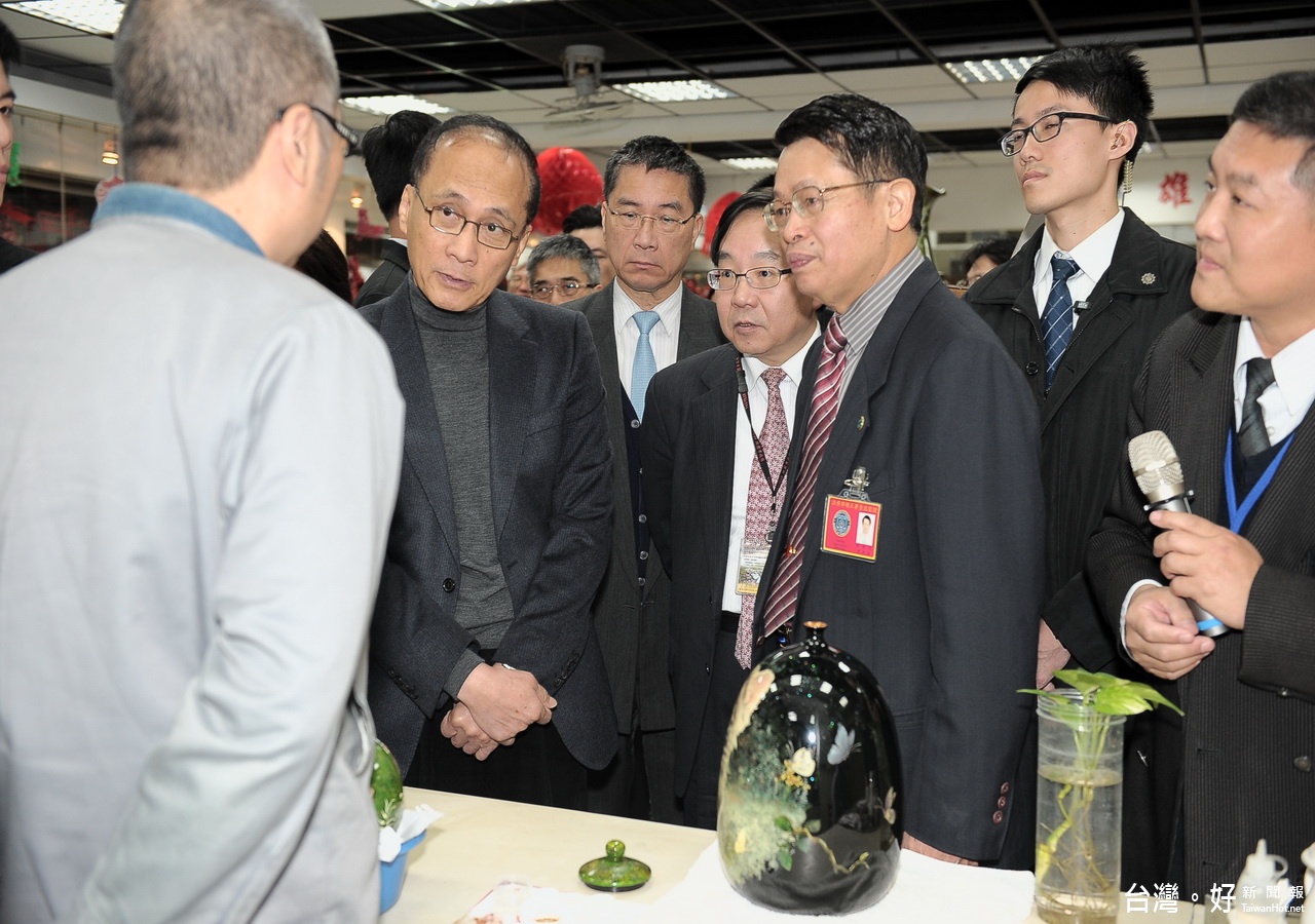 行政院長林全在法務部長邱太三的陪同中,視察「法務部矯正署台北監獄」。