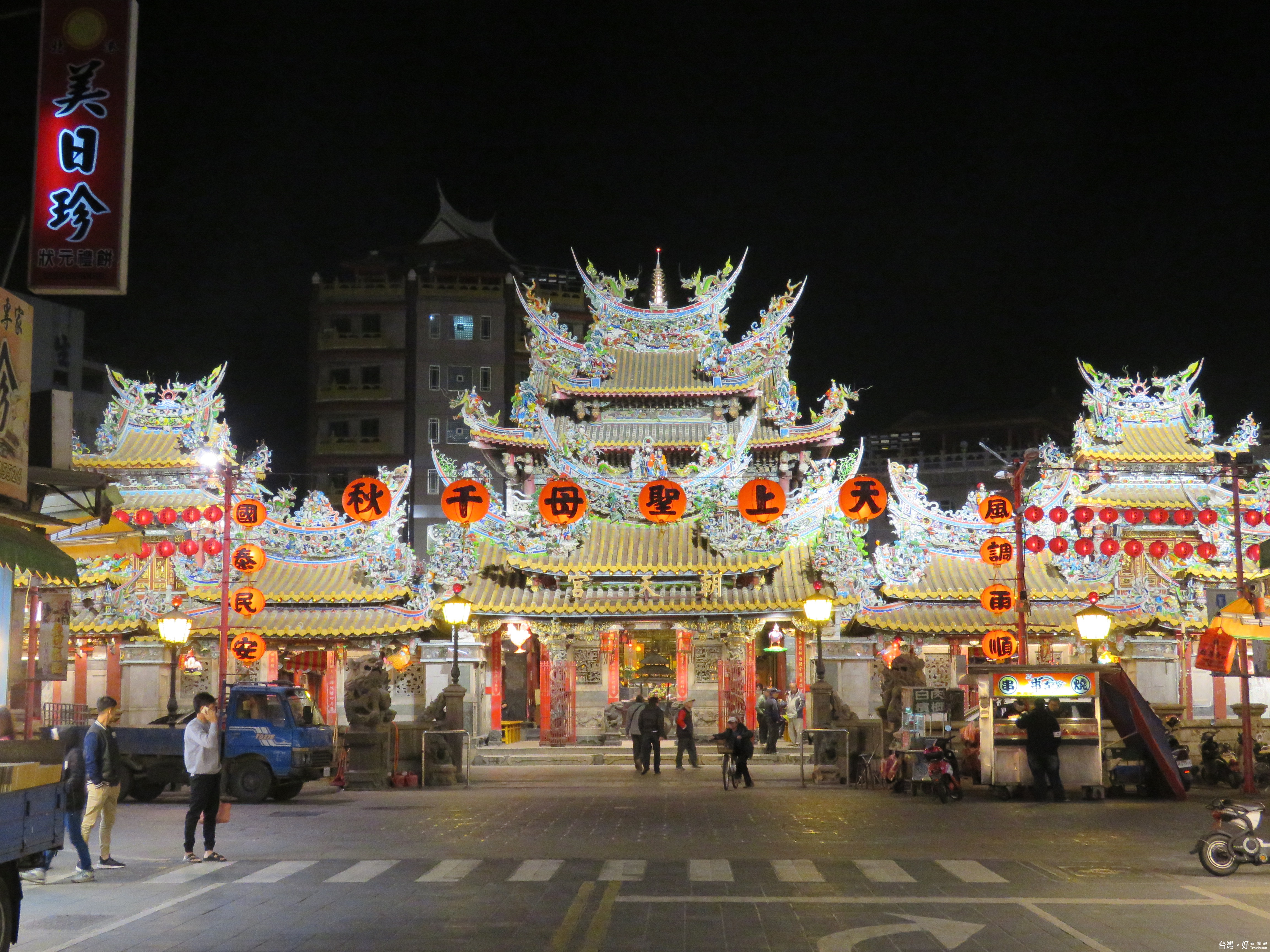 光雕添風采　北港朝天宮成絕美大花燈