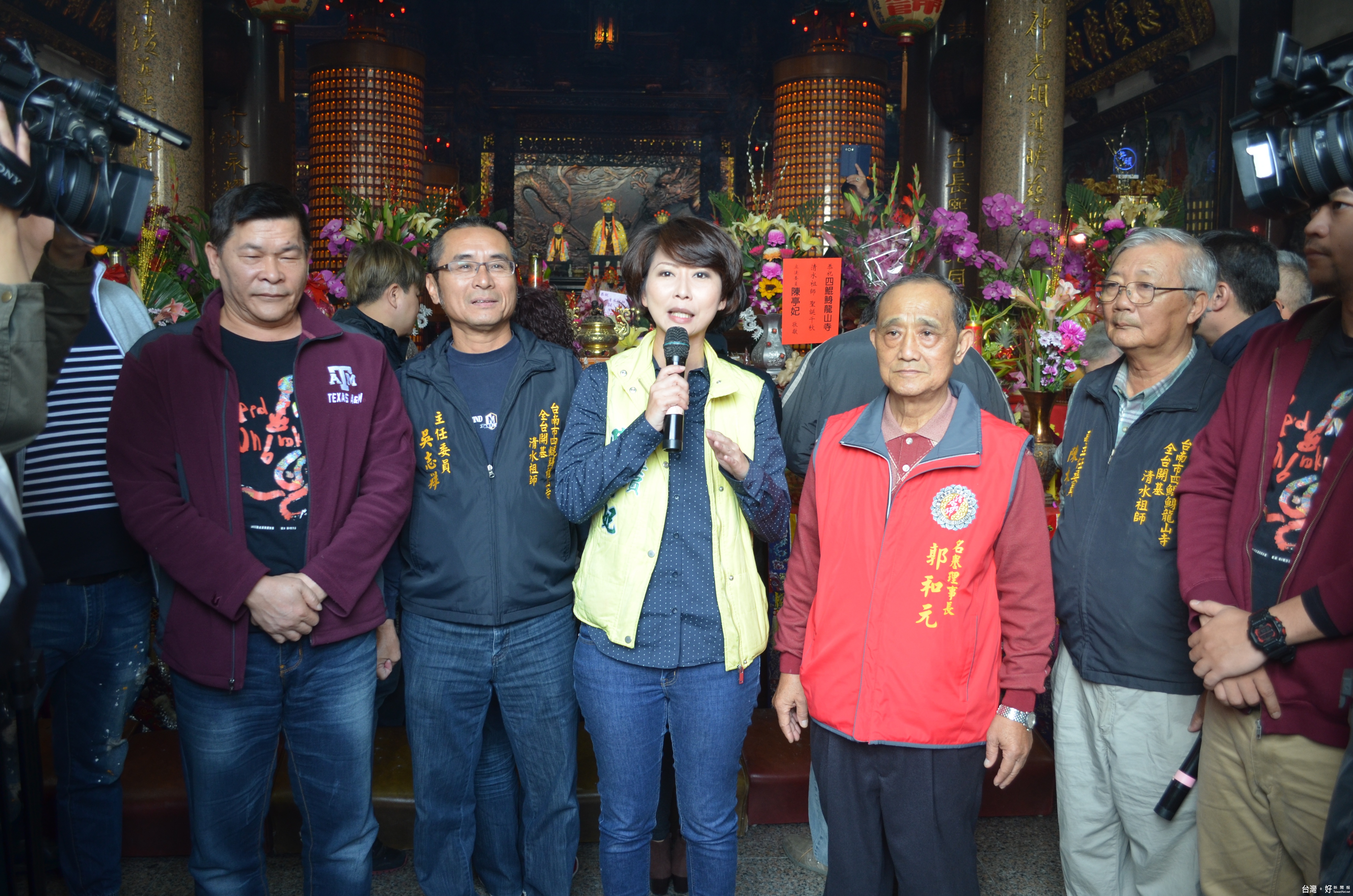 立委陳亭妃、主委吳志祥,肯定澎恰恰除了嬉鬧的鐵獅玉玲瓏外,想為台灣與自己留下較正統的永續流傳作品,因此親自來做《釧兒》,呼請踴躍至文化中心觀賞。
