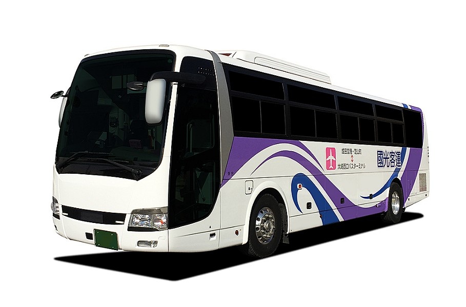 日本Willer Express JAPAN公司推出「國光客運版」塗裝東京成田機場快速巴士,往來於成田機場與東京都JR大崎站間載客。(圖/Willer Express JAPAN)