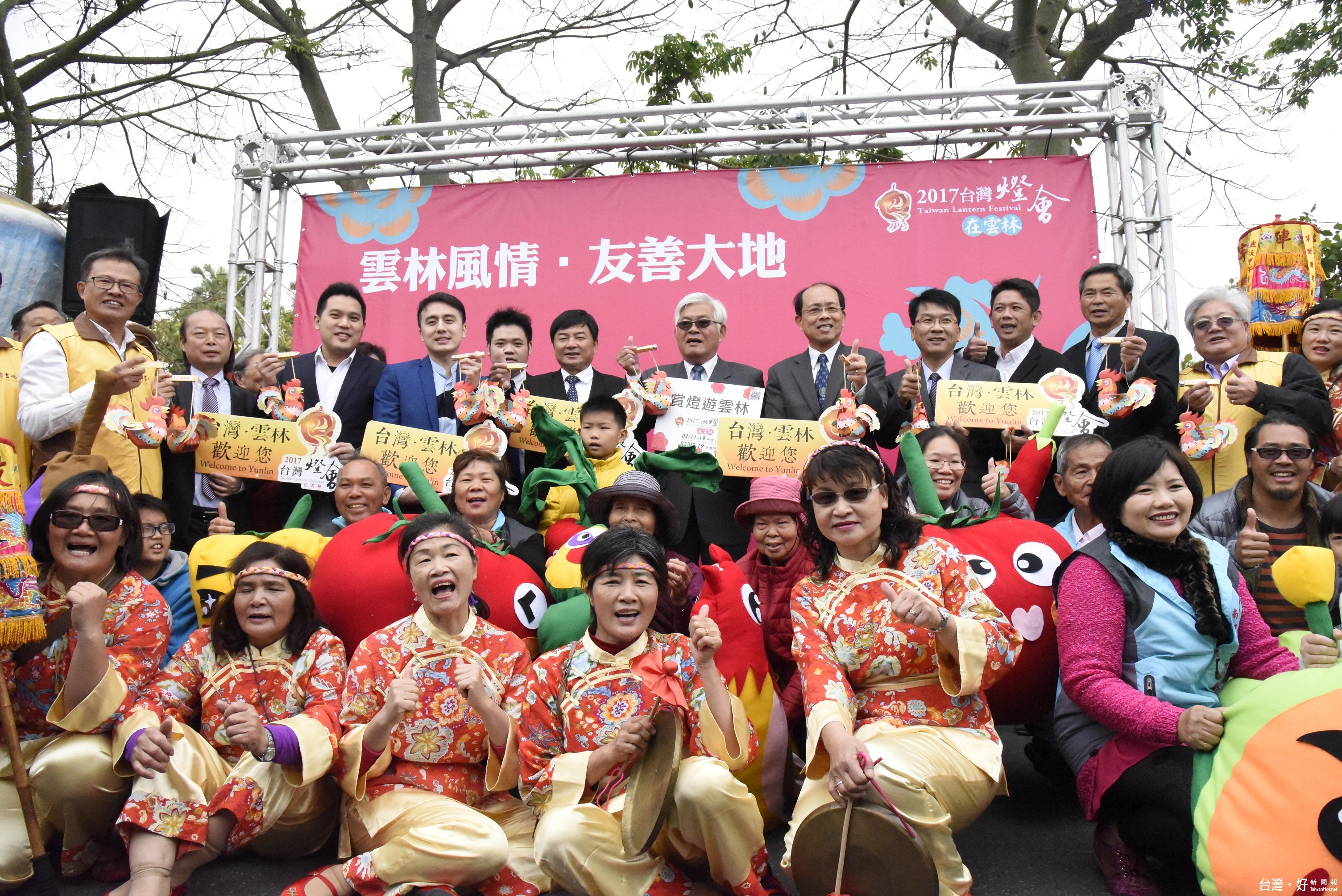 「雲林風情˙友善大地」燈區亮相，希望讓大家搶先見識雲林之美。（記者蘇榮泉攝）