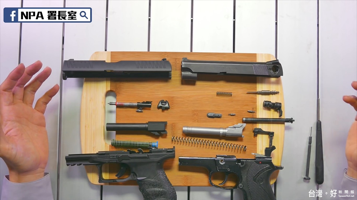 警政署表示PPQ M2 NPA型手槍,比現有警用槍枝零件少,易保養。(圖/NPA署長室Facebook)