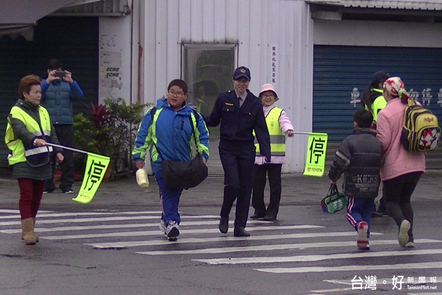 開學了　宜警加強學童上下學安全勤務