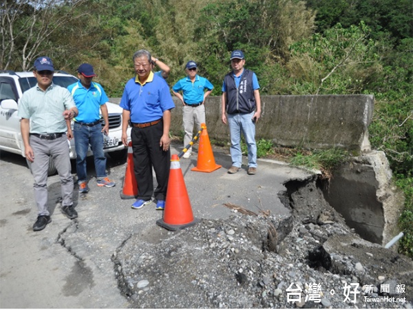 這條路破成這樣無人管？　縣府澄清：舊照片