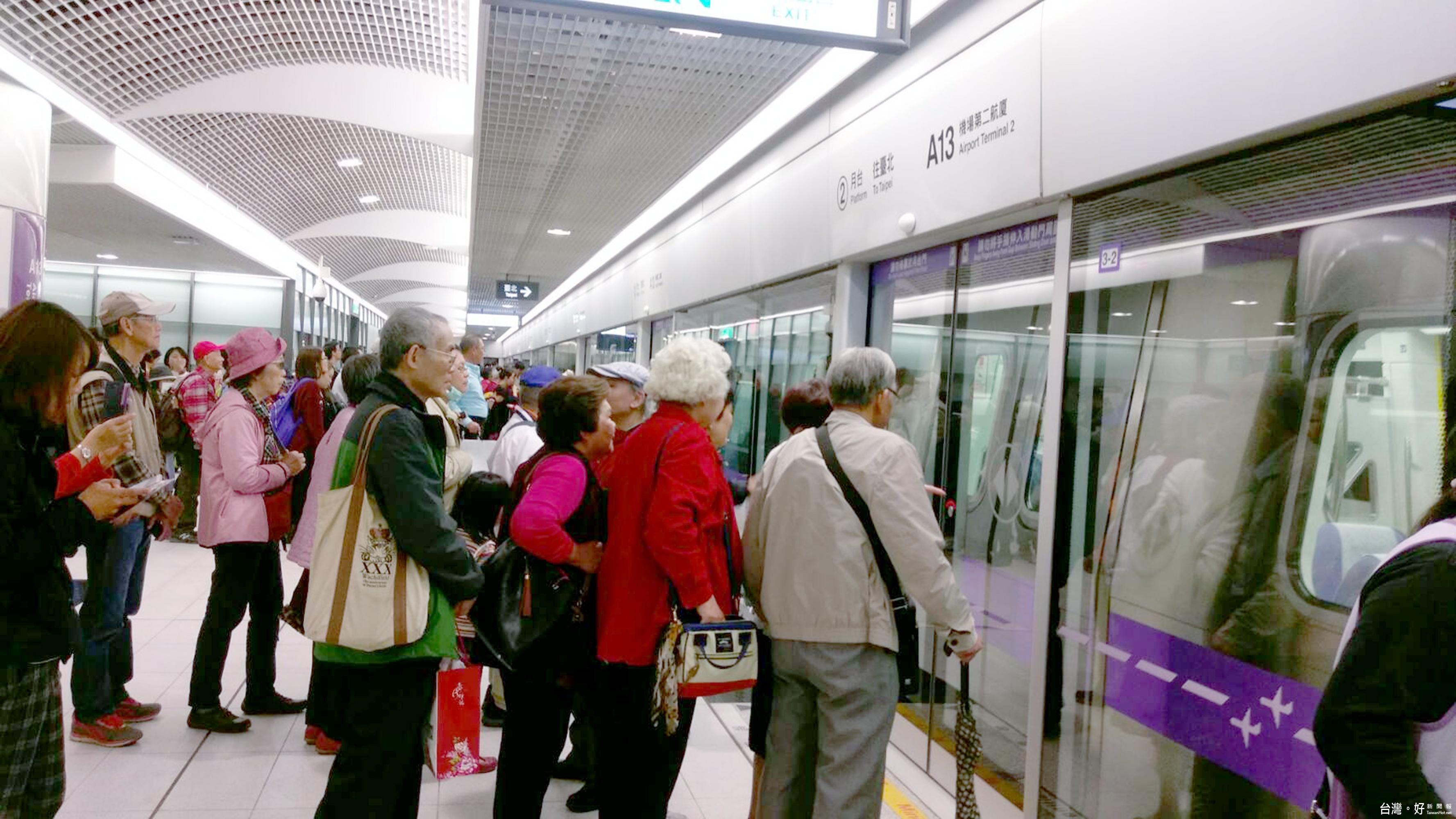 機場捷運18日進入自由試乘第三天,再創7萬6千最高運量。