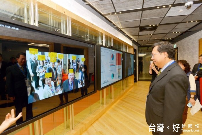 鄭市長:打造桃園為智慧城市,讓市民生活更方便,城市治理更有效率 。