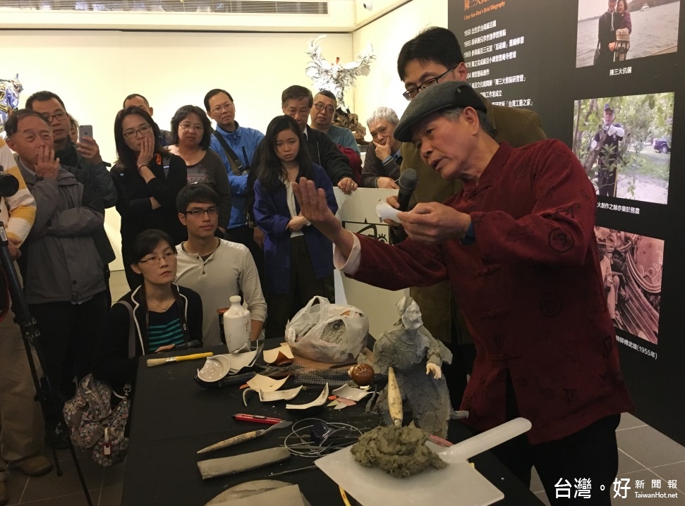 主任陳歷渝表示,剪黏在廟宇建築扮演重要的裝飾角色,除了是一種傳統建築工藝,也是設計創意的表現。