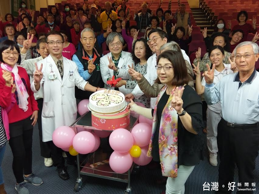 病友回娘家分享抗癌歷程 豐原醫院百位癌友歡慶生