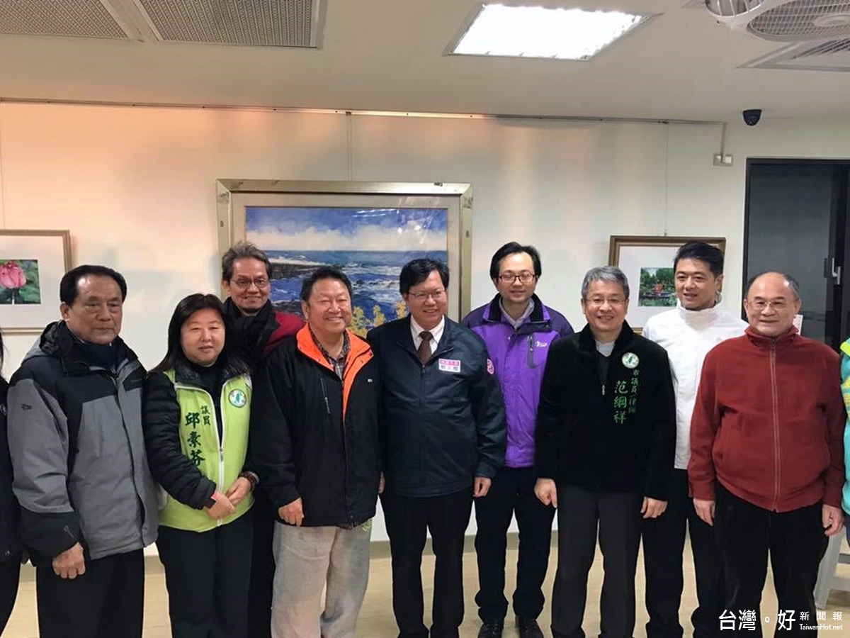 中德里活動中心啟用市民有更多休憩空間,市長鄭文燦與市議員均到場剪綵