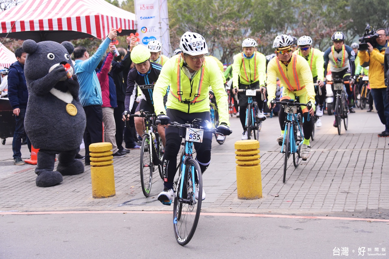 車友一日北高送祝福　柯文哲：盼世大運選手把獎牌留在台灣