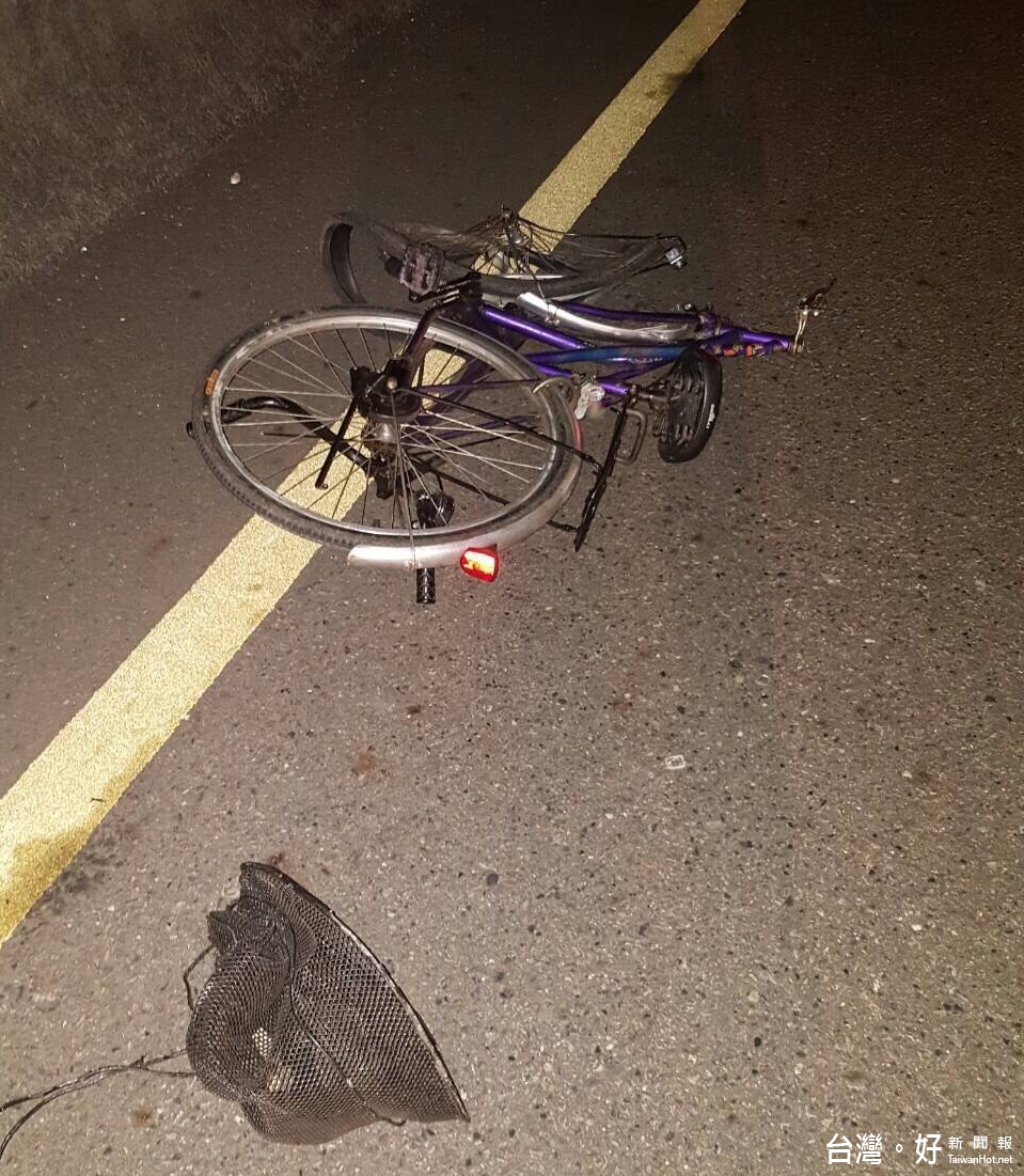 男子極有可能是沒看清楚標誌誤闖快速道路,2名車輛駕駛人又未注意車前狀況肇禍。(記者陳昭宗翻攝)