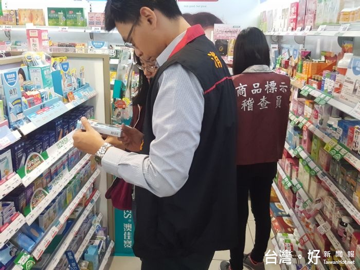 朱松偉局長呼籲民眾購買前,應仔細看清楚標示內容,拒絕購買來路不明、標示不全商品,才能保障自身權益。