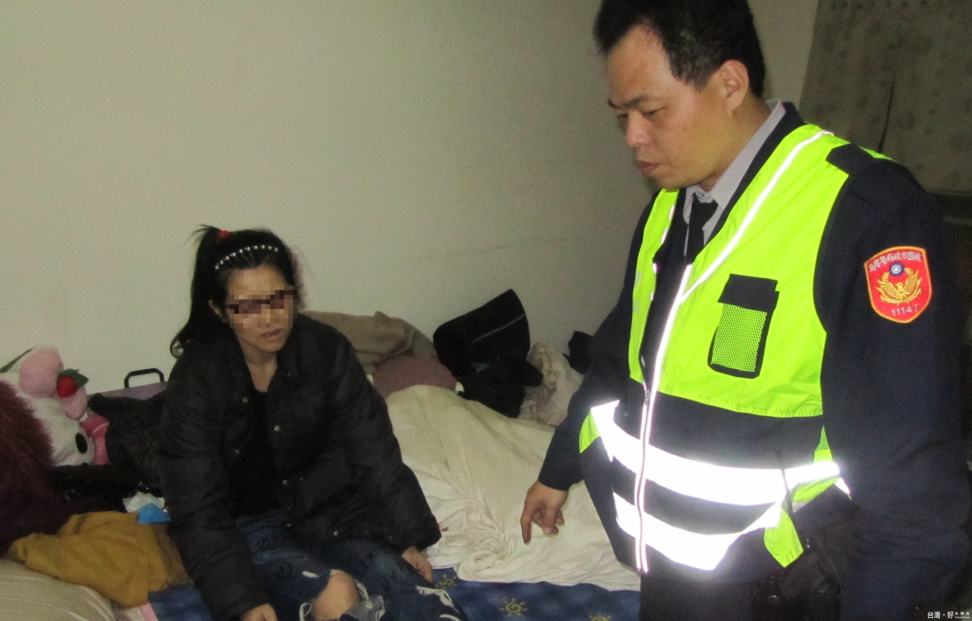 員警安撫及細心的開導後,劉女情緒穩定並表示不會再做傻事。