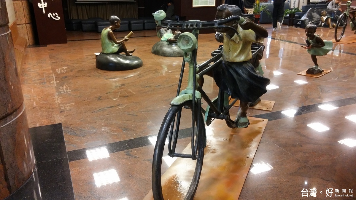 余燈銓老師作品