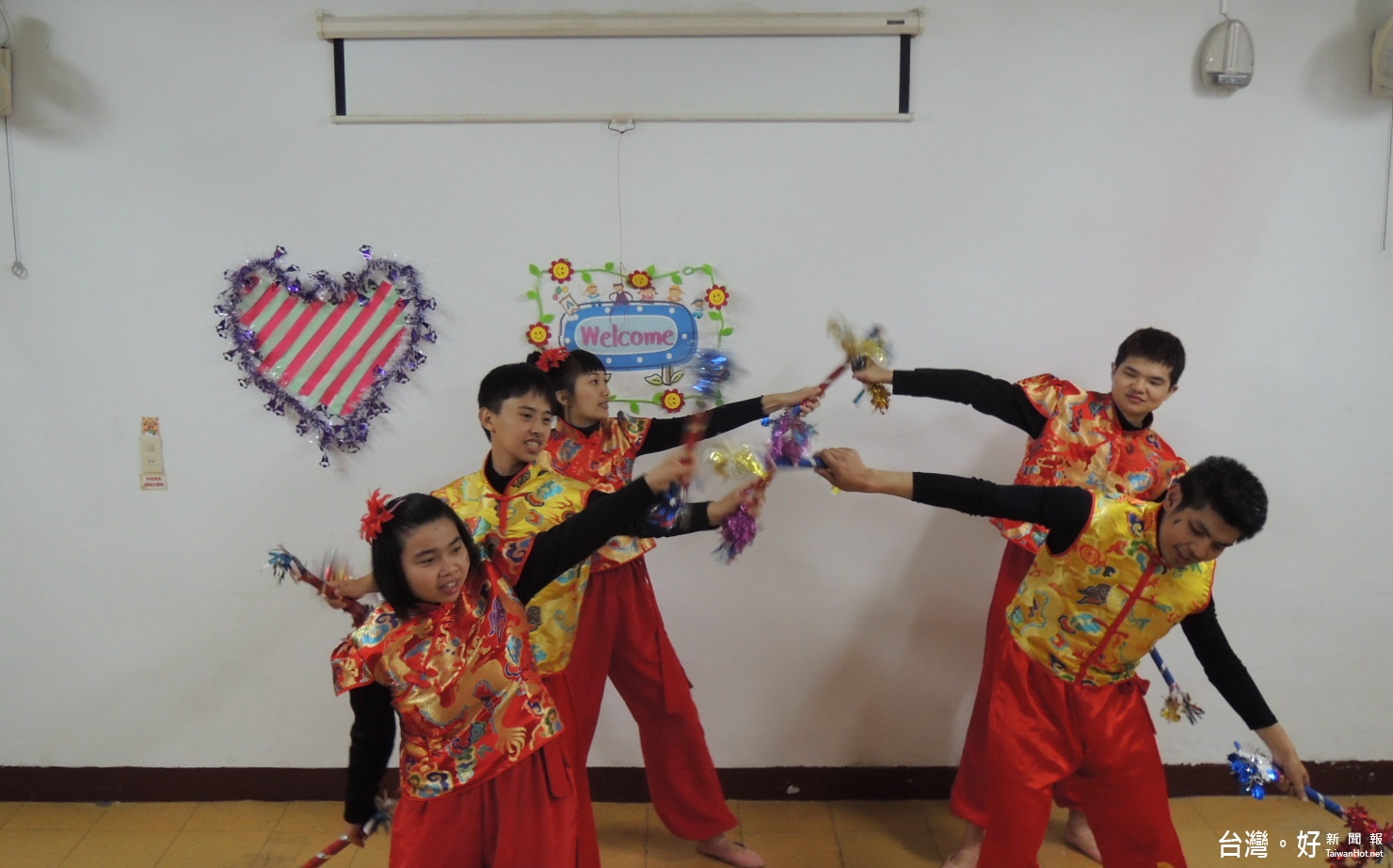 「祥育教養院」學員，表演舞蹈。