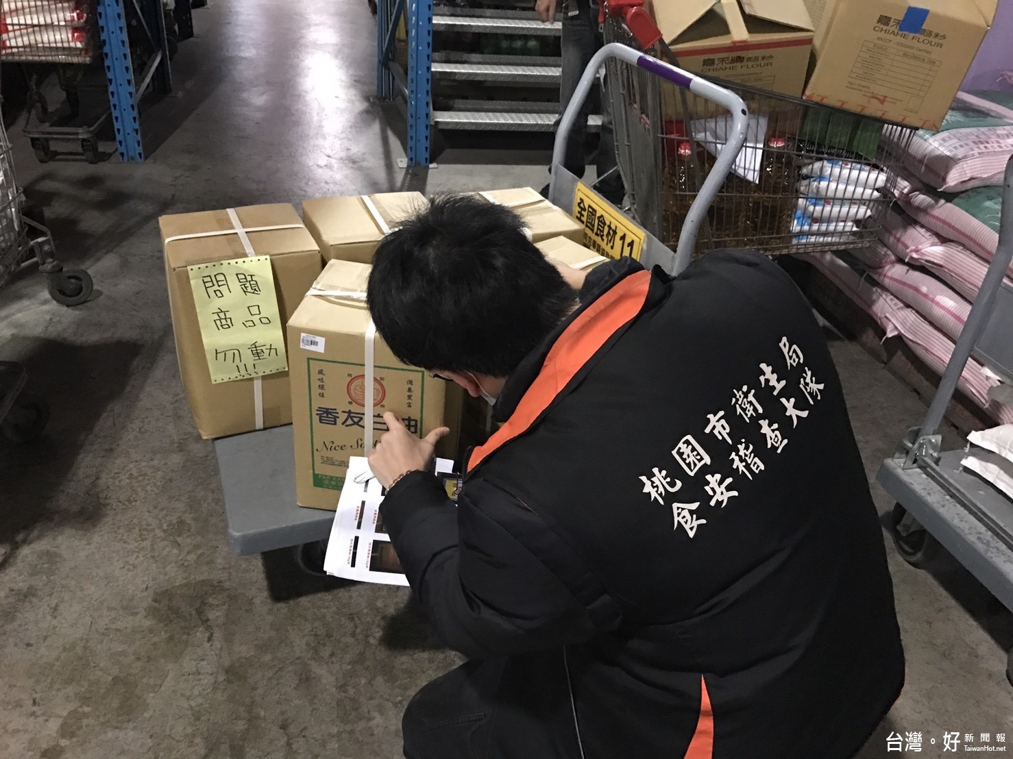 桃園市政府衛生局持續追查,出動桃園市食安稽查大隊至大賣場、便利超商及麵包店、經銷商等90處進行查核。