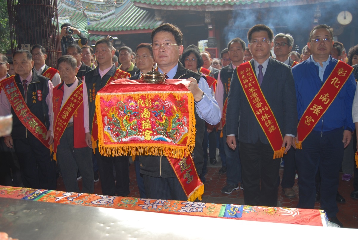 南瑤宮丁酉年笨港進香起駕祭典由進香主委邱建富主祭。