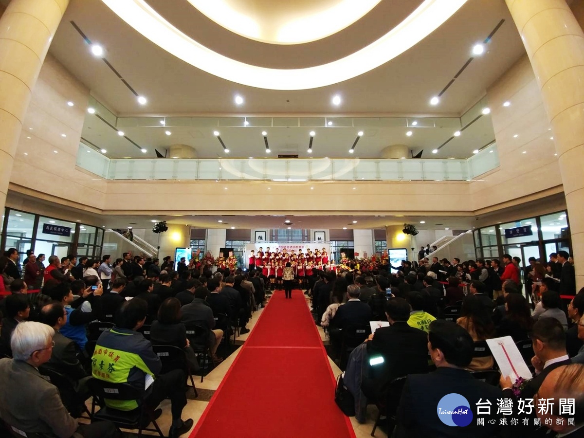 桃園地檢署新建大樓落成啟用,桃園市長鄭文燦及全國各檢、警、調、軍等首長到場觀禮,並在舞龍舞獅喧天的鑼鼓聲中,共同開啟桃園地區的司法新頁