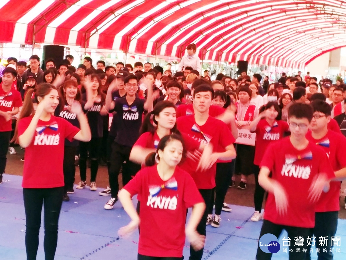 榮獲大專院校校際熱舞交流賽冠軍的開南大學熱舞社,也以高超舞技活絡現場氣氛