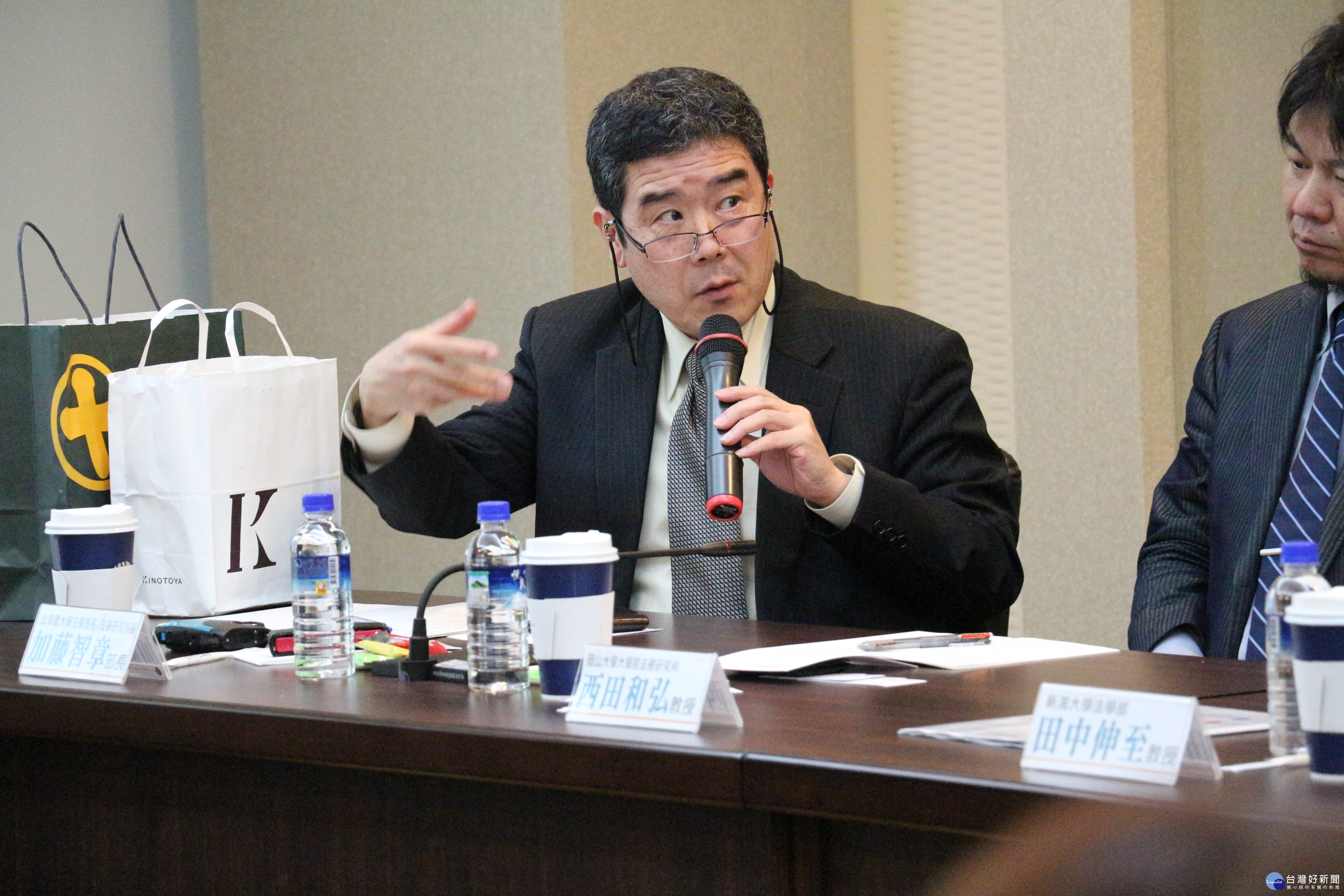  北海道大學法學部長加藤智章教授