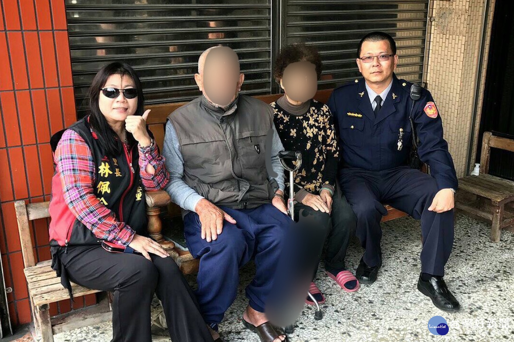 熱心佳里六安里長林佩玲和巡佐戴鵬益協尋，三子女得以如願為母送終，老邁阿公、阿嬤一再感謝。