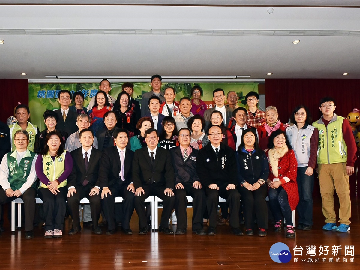 桃園區長青學苑開學 鄭市長:活到老學到老,包括立法委員鄭寶清、市議員邱素芬、范綱祥、林政賢、陳美梅、市府社會局長古梓龍、桃園區長張世威均一同出席開學典禮