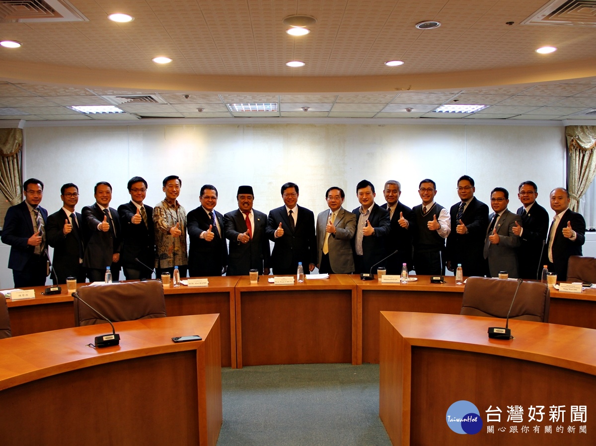 桃園市長鄭文燦接見印尼副總統特助H.M. Alwi Hamu,及駐台北印尼經濟貿易代表處羅伯特代表(Robert James Bintaryo)一行人