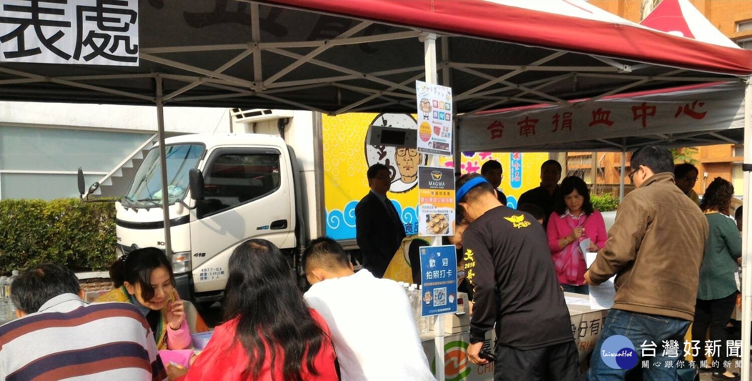 嘉楠食品在地經營肉品至今已經是第三代,不僅集團事業經營已經多元化,更時常贊助、參與公益活動。(圖/取自嘉楠食品臉書)