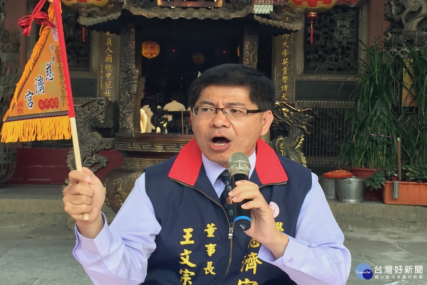 學甲慈濟宮董事長王文宗說,要看國寶級交趾燒就到慈濟宮,同時參加一年一度上白嶕騔祖大典。(記者/黃芳祿攝)