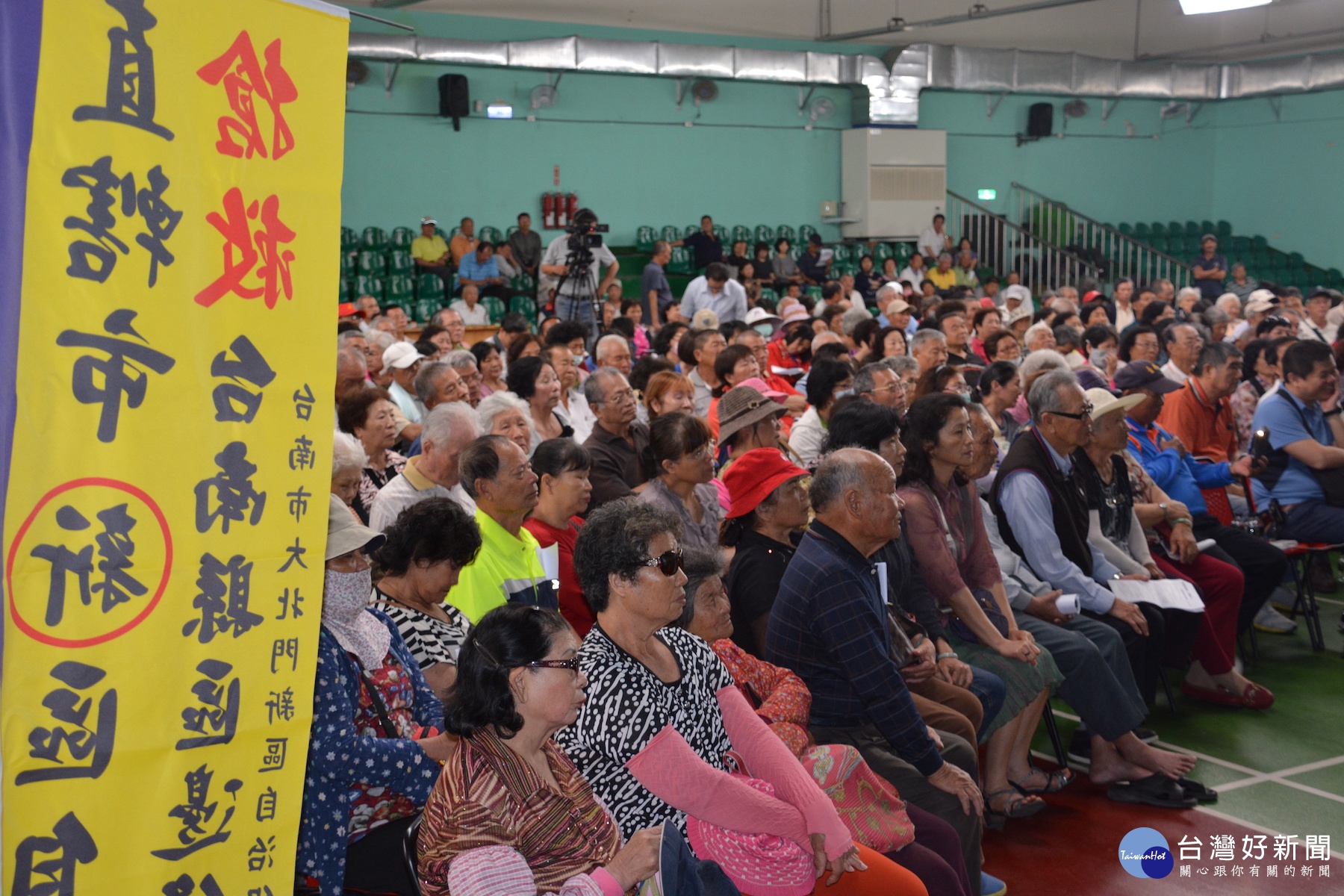 民眾踴躍參與並力挺推動直轄市新區自治說明會。(記者/黃芳祿攝)