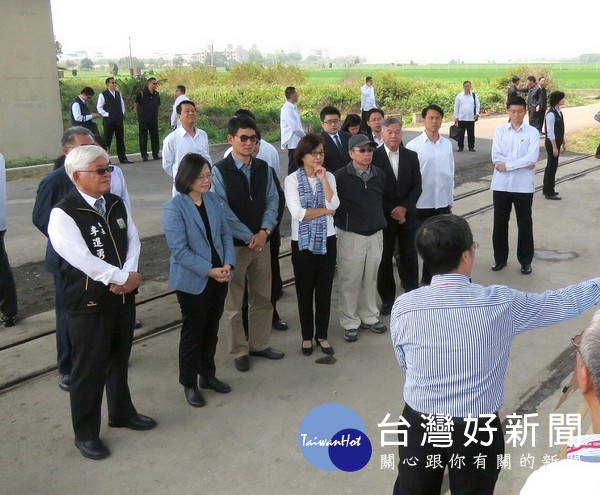 蔡英文視察雲林前瞻計畫　體驗糖廠五分車樂趣