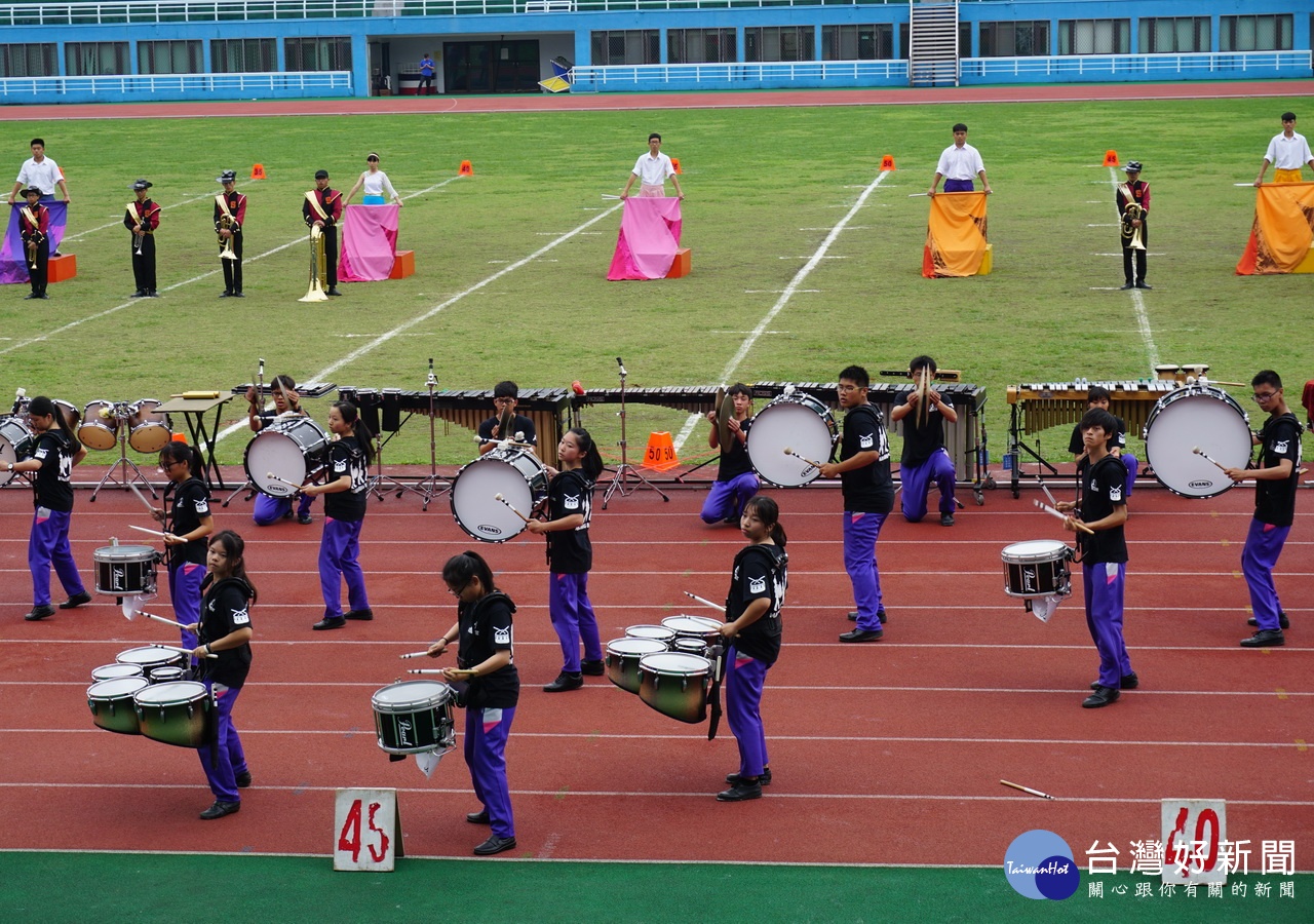 地主隊新興高中行進樂旗鼓隊於記者會中表演，為即將登場的比賽廣為宣傳。