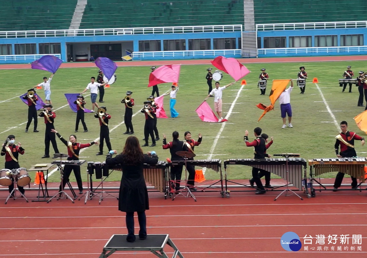 地主隊新興高中行進樂旗鼓隊於記者會中表演，為即將登場的比賽廣為宣傳。