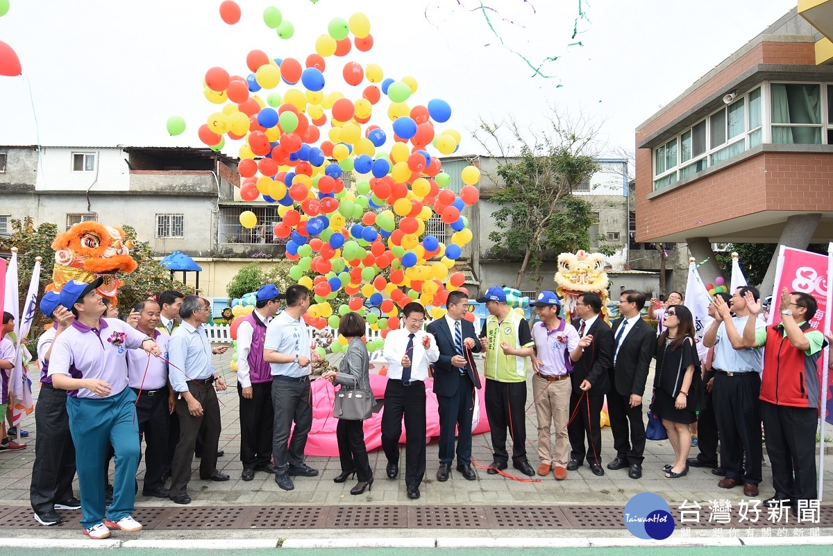 海埔國小80週年校慶園遊會形象識別揭牌儀式。