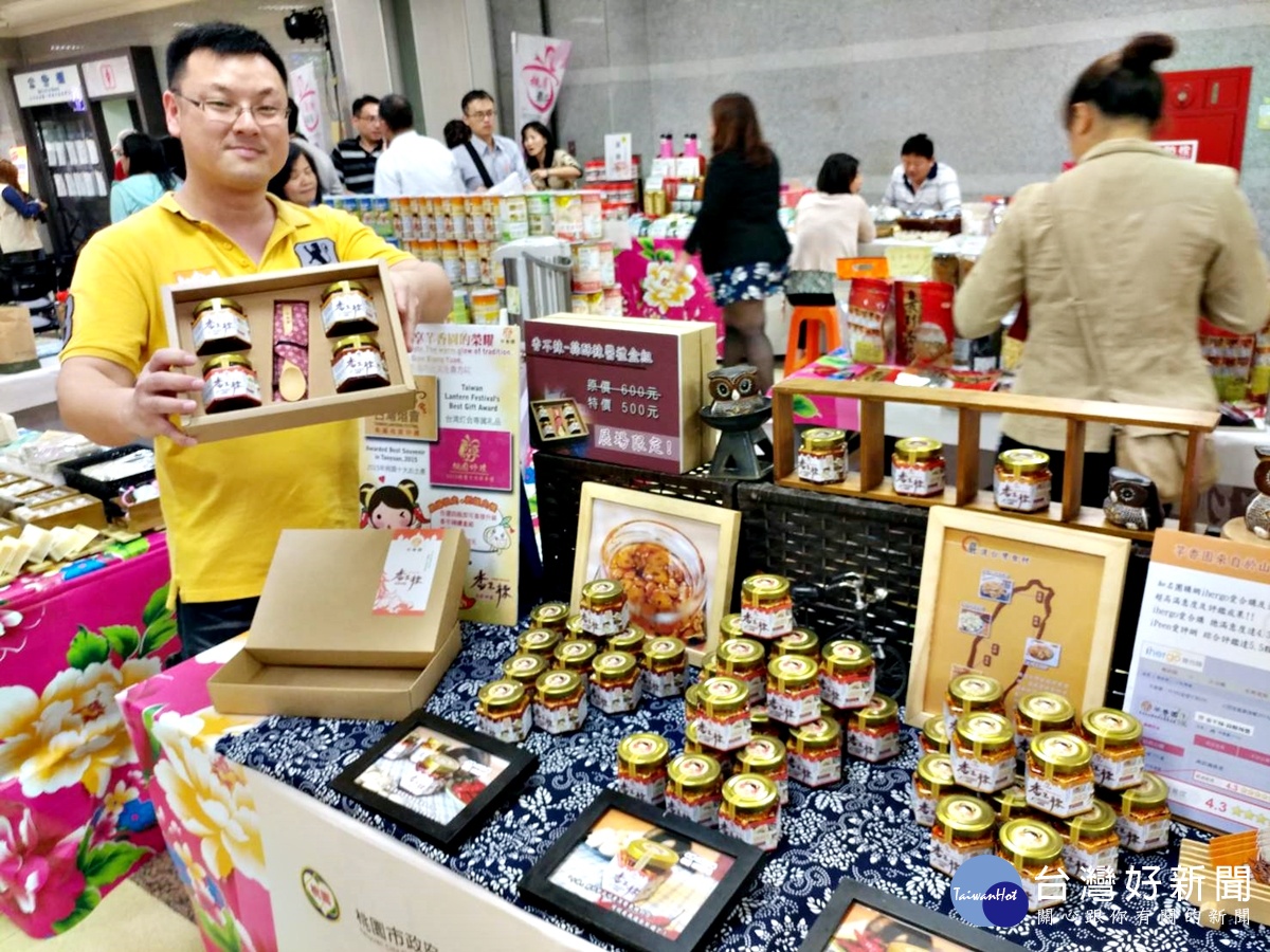 來自大溪的芊香園也在婦幼展中推出該店最知名的香不辣「蒜酥辣醬」