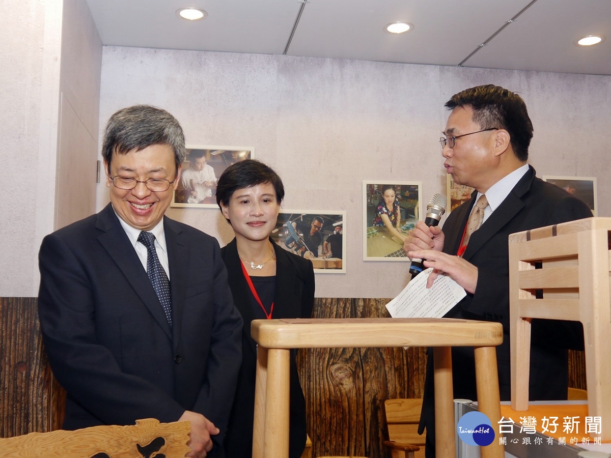 陳建仁蒞臨文博會桃園展區 工藝大師ㄚ桃園哥來相挺