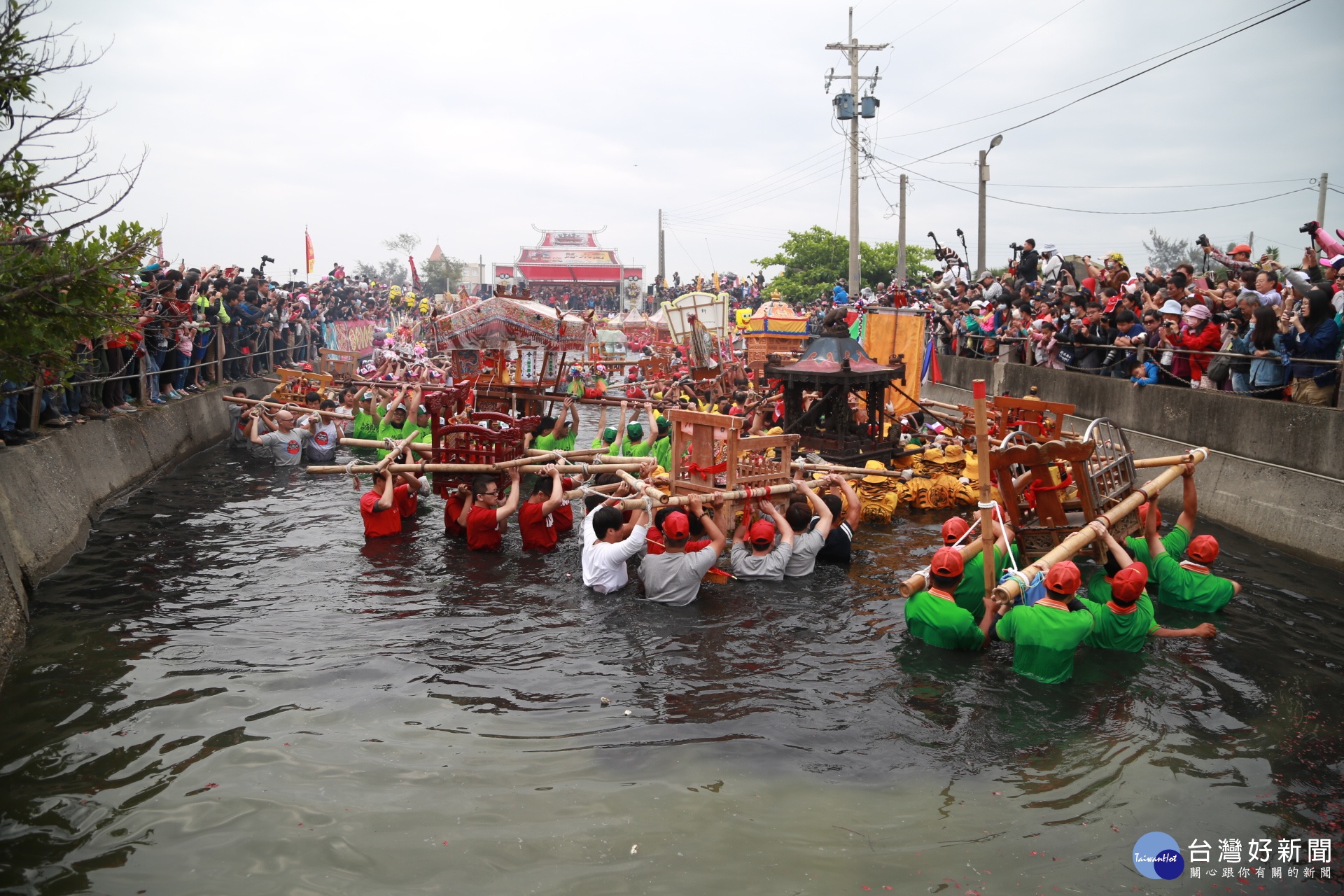 布袋百年民俗祭典 神轎「衝水路、迎客王」