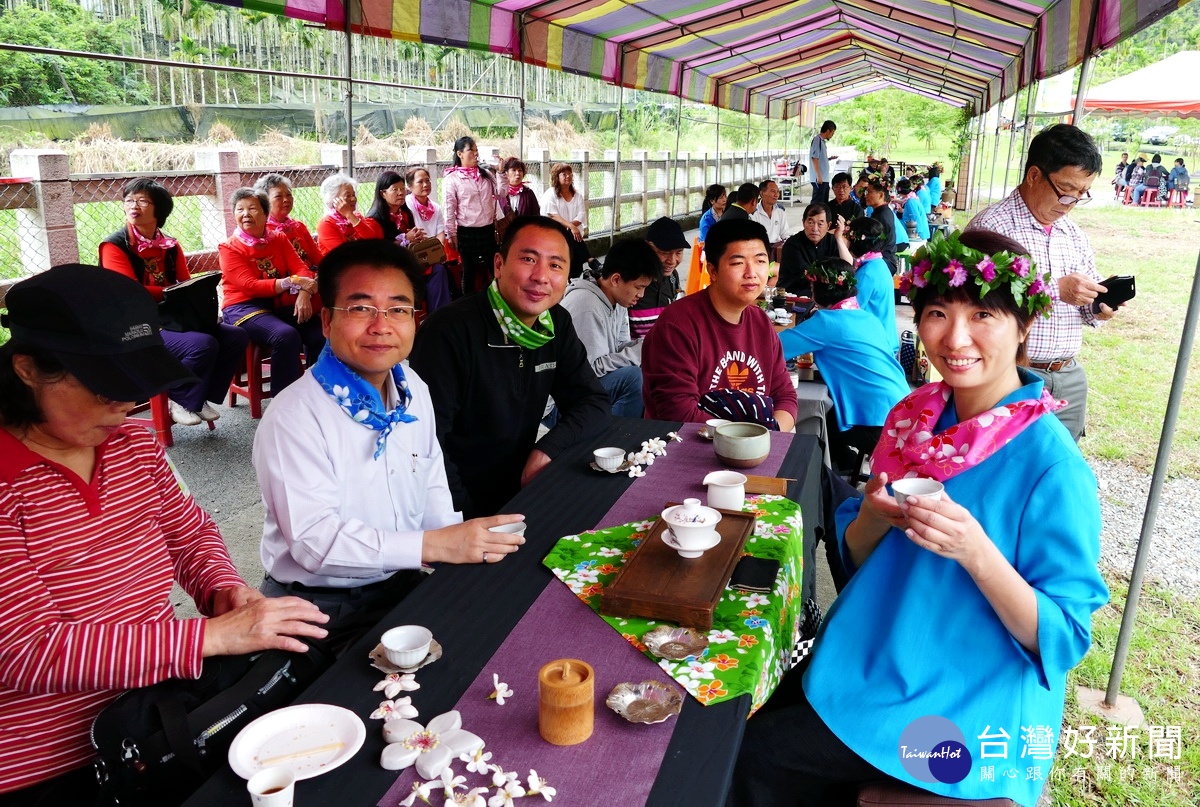 公所並邀在地「日月潭茶文化推廣協會」於現場設置茶席，推廣聞名的「日月潭紅茶」。