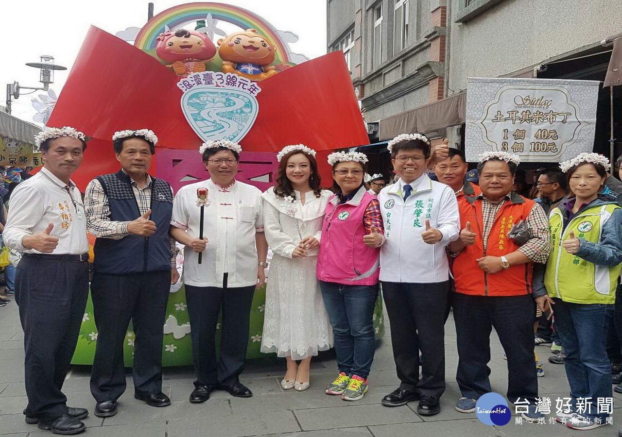 桐花繽紛大遊行中的桐花夢幻森林花車，以臺三線為元素打造而成。 