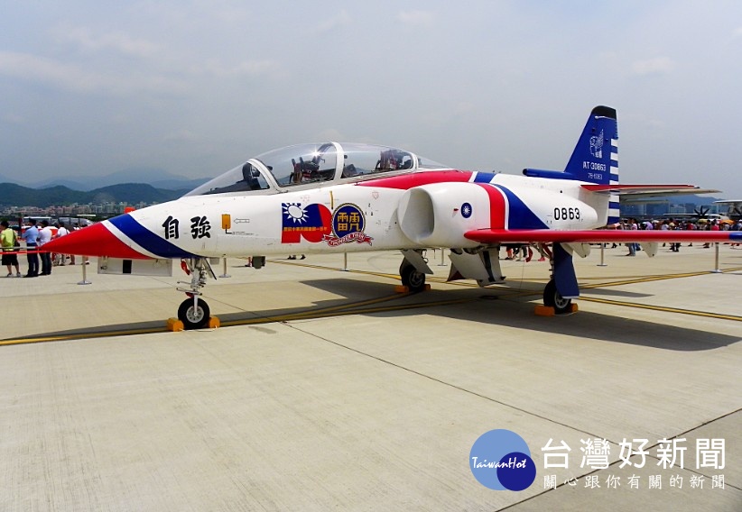 4月19日傳出高雄岡山空軍官校3架AT-3教練機，在進行完夜航訓練返場落地時，竟一起發生輪胎癟氣事件。（圖／Wikipedia，非事件當事機）