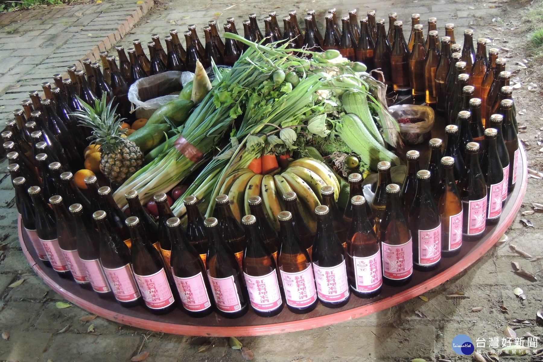 獻米酒是阿立祖夜祭裡重要儀式。(佳里區公所)