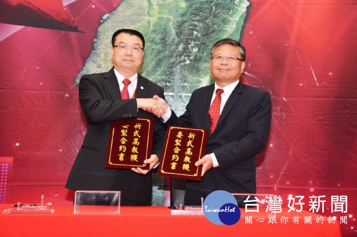 中科院與漢翔公司新式高教機簽約儀式。