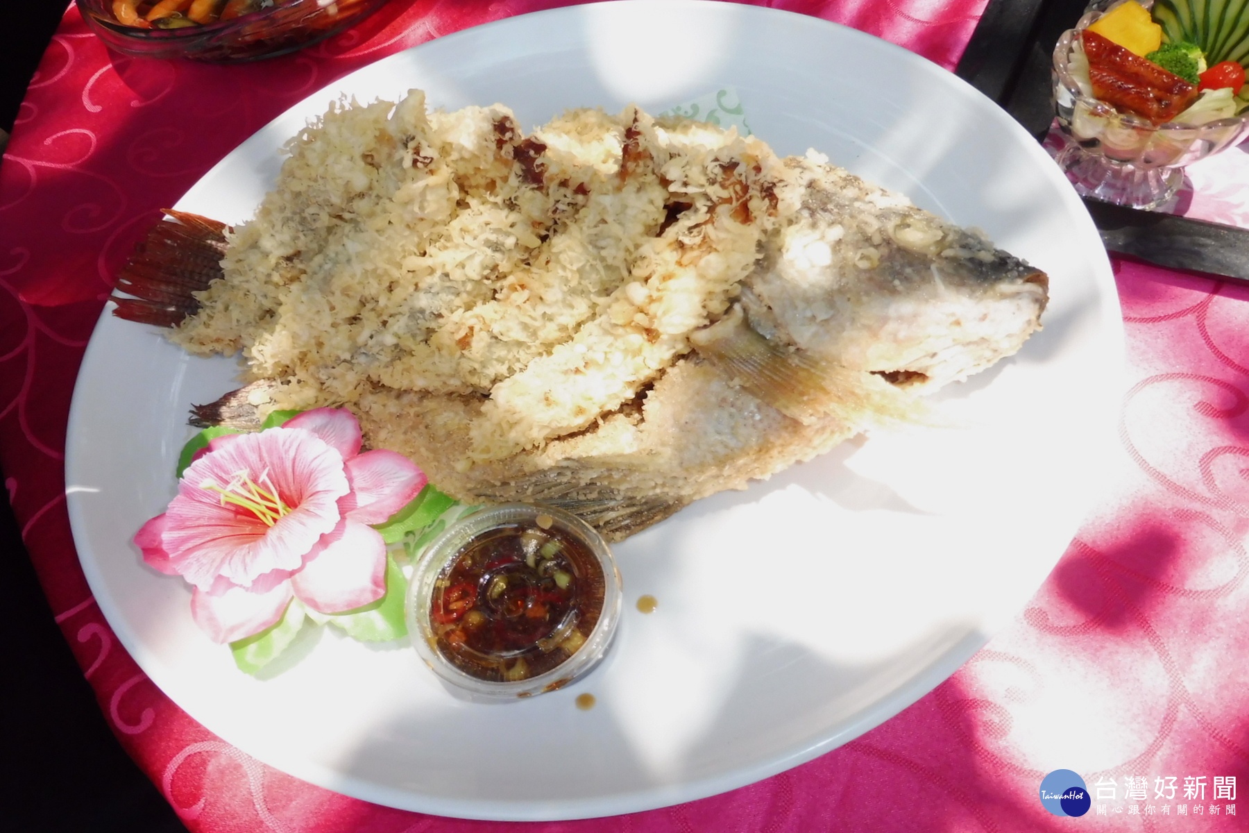 用台南養殖烹煮而成的福鯛日式天婦羅，讓人食指大動。(記者/黃芳祿攝)